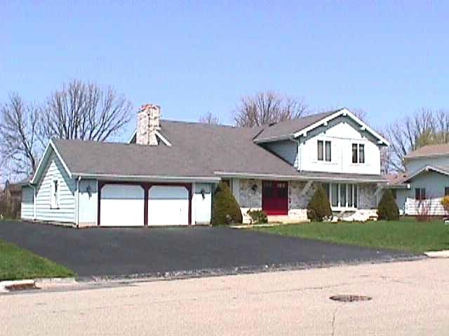 17040 W Old Farm Rd., Germantown, WI 53022