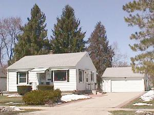 17000 W Joss Pl., Menomonee Falls, WI 53051