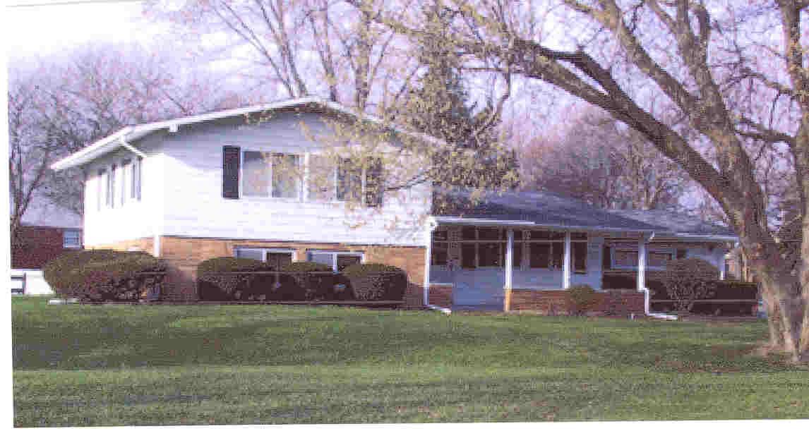 11933 W Meinecke Ave., Wauwatosa, WI 53226