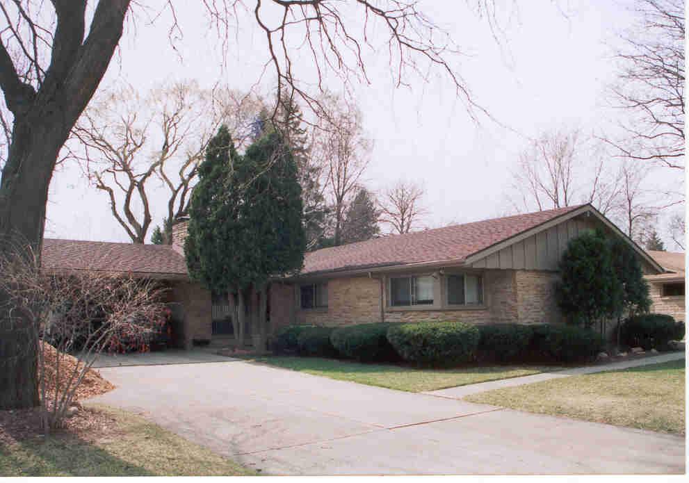 7111 N Lombardy Rd, Fox Point, WI 53217