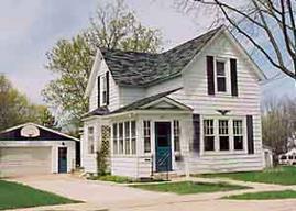 547 Forest, Hartford, WI 53027