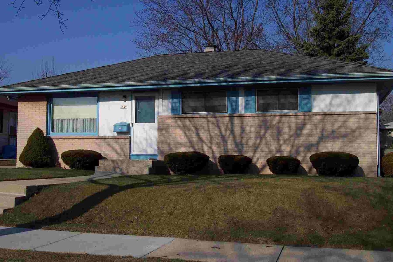 6549 S 17th St, Milwaukee, WI 53221