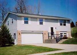 906 W Kings Ridge Ct., West Bend, WI 53090