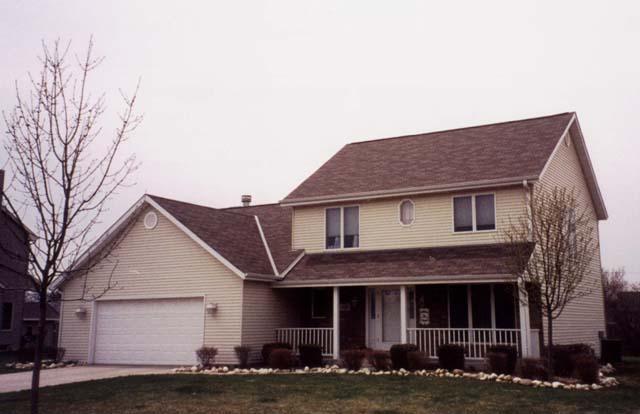 182 Granary Cir, Hartland, WI 53029