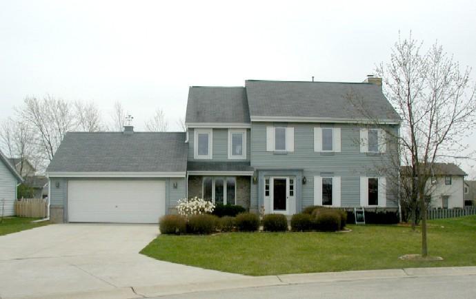 8225 S Four Oaks Dr., Franklin, WI 53132