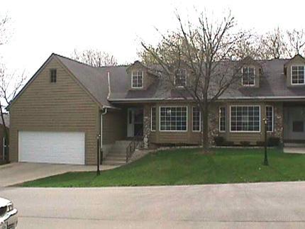 3751 S Oakbrook Dr., Greenfield, WI 53228
