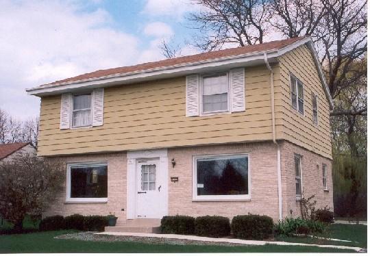 8548 N Manor Ln., Fox Point, WI 53217