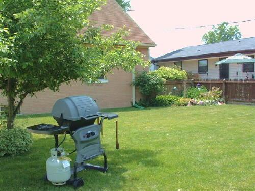 2922 E Vogel Ave, Cudahy, WI 53110