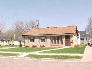 36 W Lincoln Ave, Hartford, WI 53027