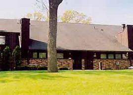 5210 Woodbridge Ln., Greenfield, WI 53221