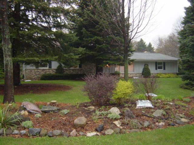 8735 W Hawthorne Ct., Franklin, WI 53132