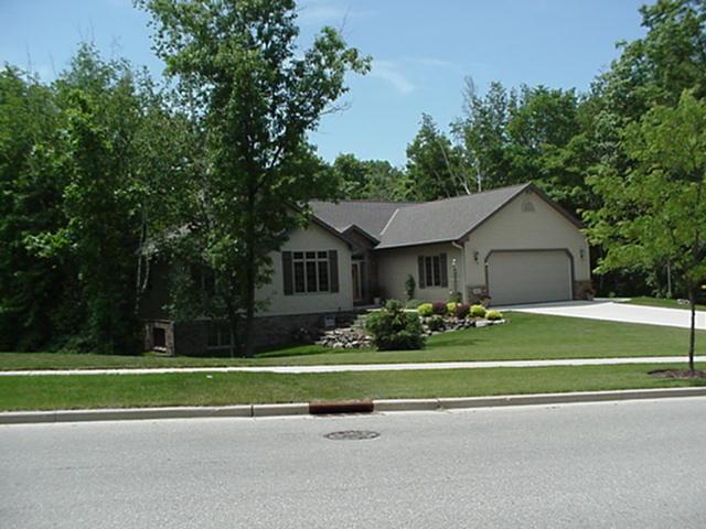 1007 Olympic Dr., Slinger, WI 53086