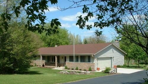 W304S3402 Brookhill Rd., Genesee, WI 53189