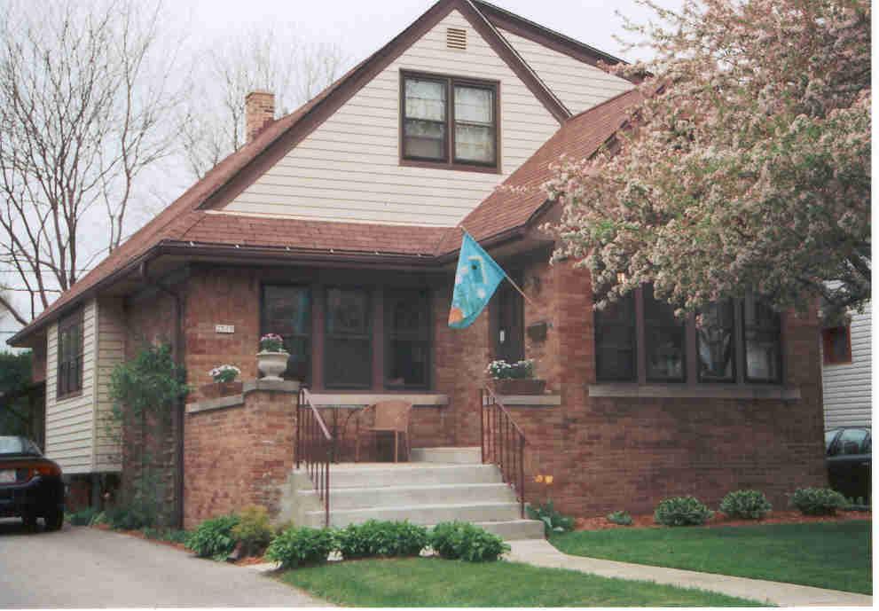 2519 N 68th St, Wauwatosa, WI 53213