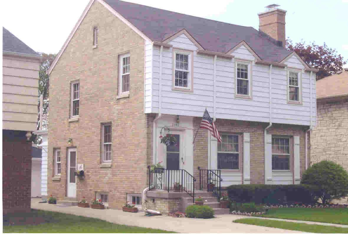 2357 N 88th St., Wauwatosa, WI 53226