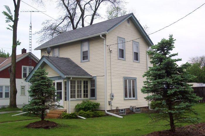 454 Wood St., Oconomowoc, WI 53066