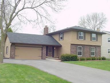 2215 De Carlin Dr, Brookfield, WI 53045