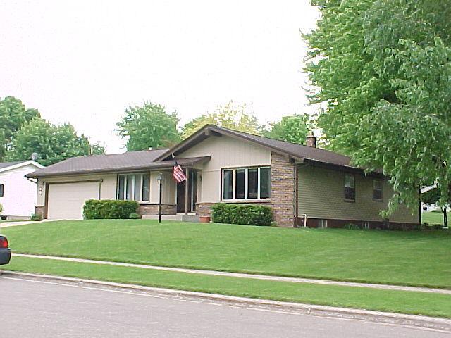1614 Longmeadow Dr., West Bend, WI 53095