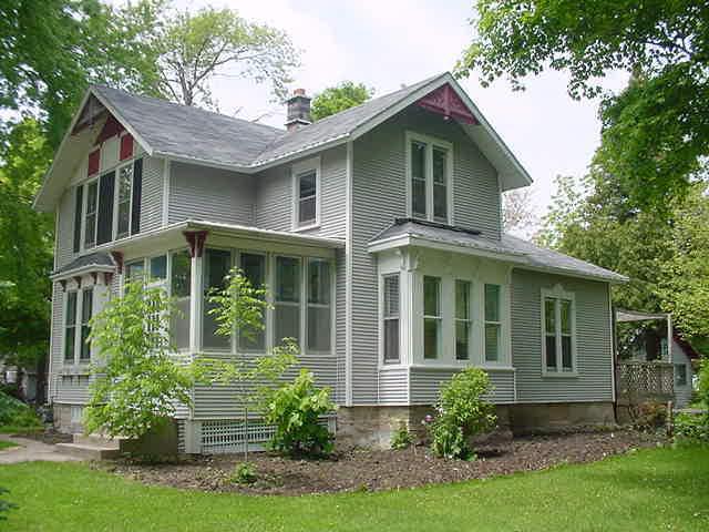 218 Randall Pl., Elkhorn, WI 53121