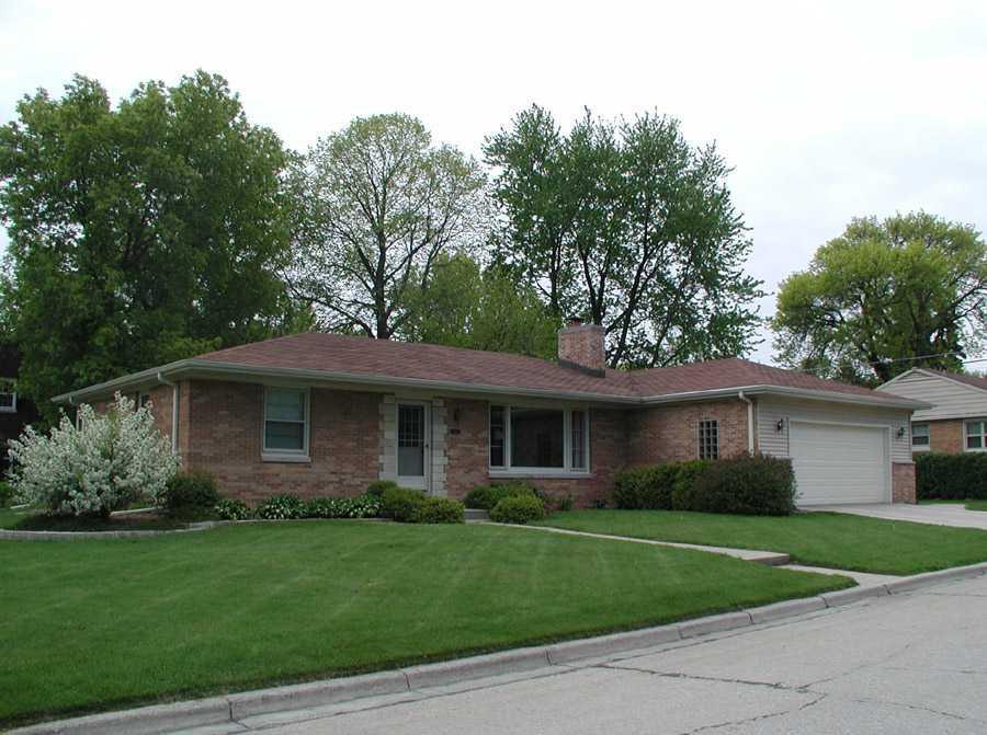301 Lakecrest Dr., Racine, WI 53402