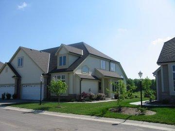 423 Meadowdale Dr., Waukesha, WI 53188