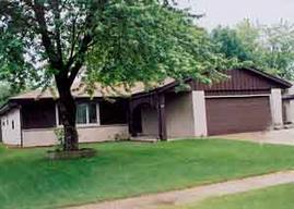 565 E Parkway Estates Dr., Oak Creek, WI 53154
