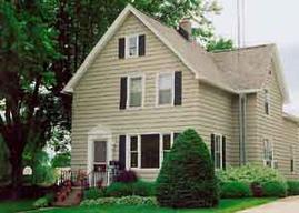 427 N Johnson St, Hartford, WI 53027