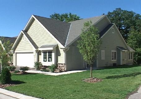 318 Endfield Cir., Waukesha, WI 53186