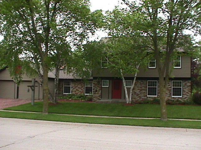 5854 Glen Haven Dr., Greendale, WI 53129