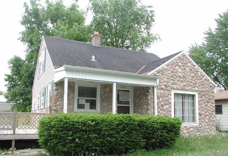 16925 W Roosevelt Ave, New Berlin, WI 53151