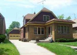 2613 N 61st St, Milwaukee, WI 53213