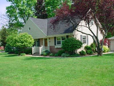 6045 N Ironwood Ln, Glendale, WI 53217