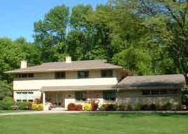 7520 N Lake Dr., Fox Point, WI 53217