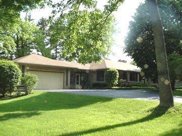 1325 Victoria Cir., Elm Grove, WI 53122