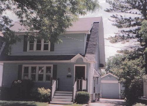 6427 W Garfield Ave, Wauwatosa, WI 53213