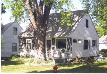 926 S 102nd St, West Allis, WI 53214