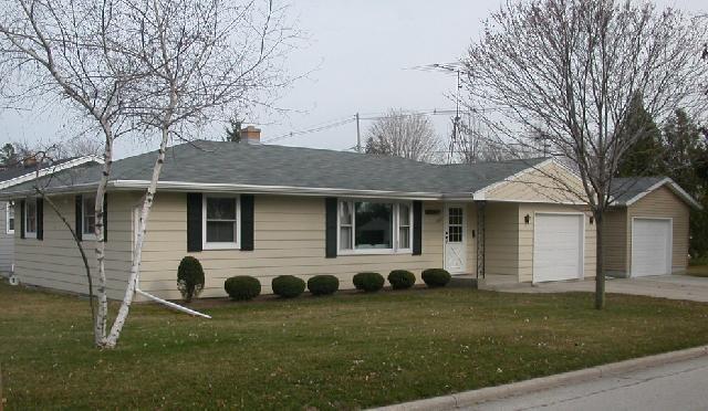 308 6th St, Sheboygan Falls, WI 53085