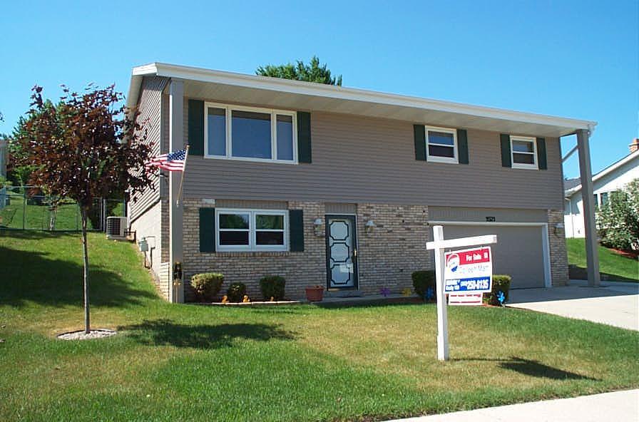 1521 Roosevelt Dr., West Bend, WI 53090