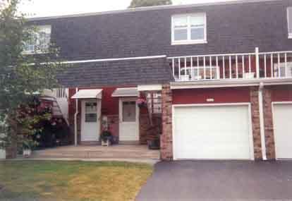 5117 S Camelot Ln., Greenfield, WI 53221