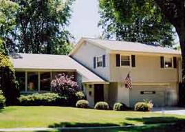 5673 Oxford Dr., Greendale, WI 53129