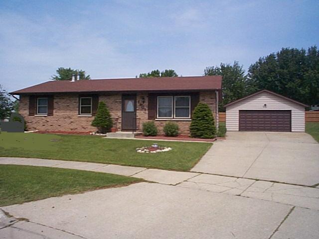 1401 Fox Point Ct., Waukesha, WI 53189