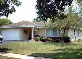 630 E Parkway Estates Dr., Oak Creek, WI 53154