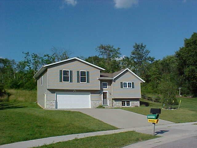760 Ridgeview Dr., Hartford, WI 53027