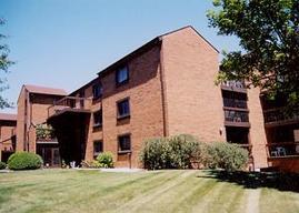 6100 W Stonehedge #B-224, Greenfield, WI 53220