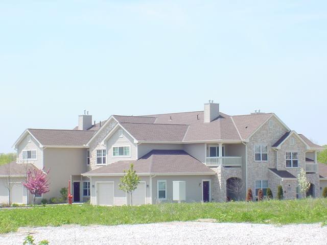 9337 S Cobblestone #D, Franklin, WI 53132