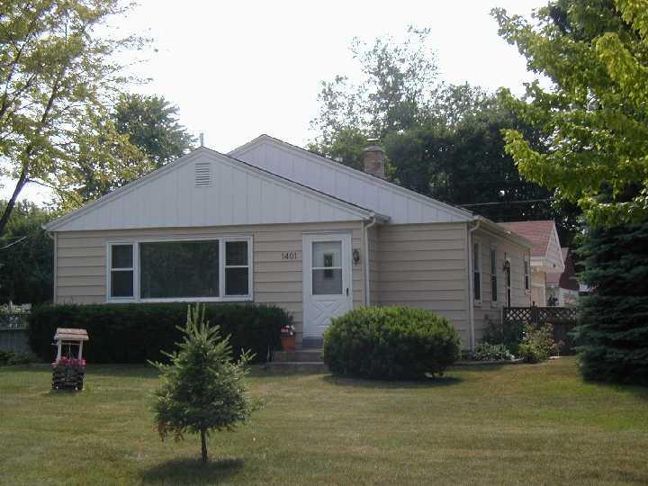 1401 S Green Ridge Ter., New Berlin, WI 53151