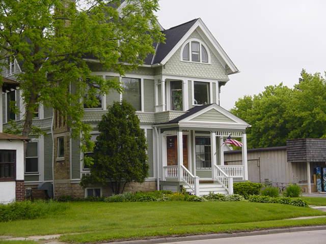 345 W Wisconsin, Oconomowoc, WI 53066