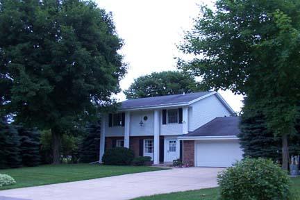 17325 W Arthur Ct. #N129, Germantown, WI 53022