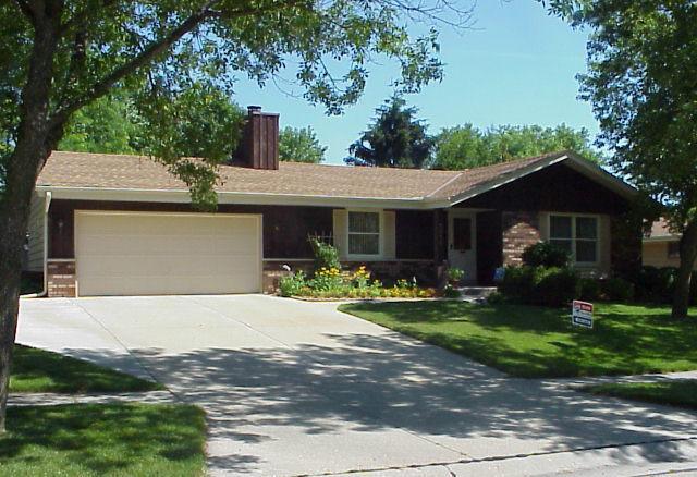 3018 W Briarwood Dr., Franklin, WI 53132