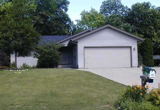 278 Hickory Ct., Hartland, WI 53029